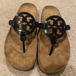 Tory Burch Miller Black Patent Logo Thong Sandals on Tan Footbed- brand new